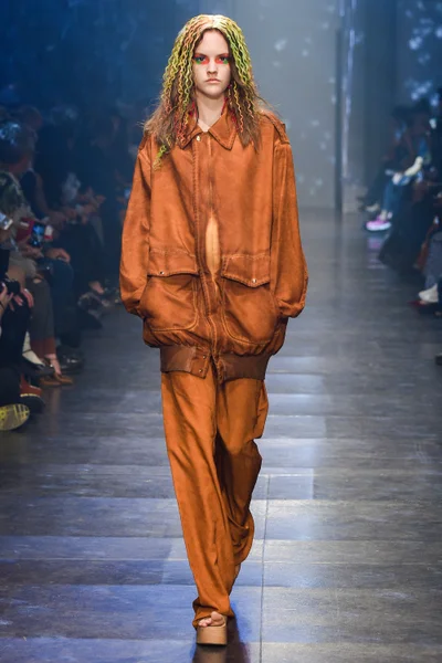 Look 27